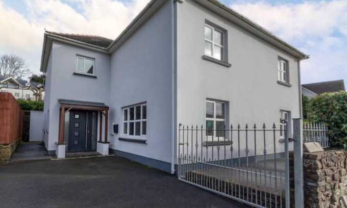 Amroth House | Amroth Holiday home with Sea Views