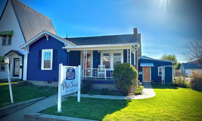 South Charleston Apartment | An All-Access Bookstore Vacation in Charleston, West Virginia
