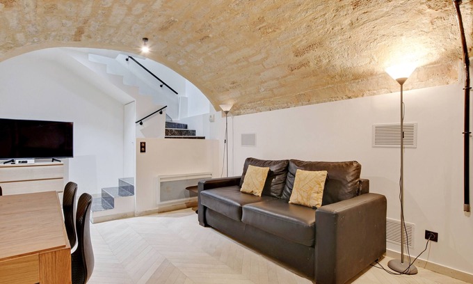 Quartier de la Place-Vendome Apartment | an Atypical 1-BR in Place Vendôme