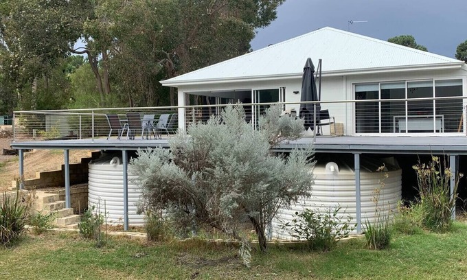 Myalup House | An Entertainers Delight by the Lake