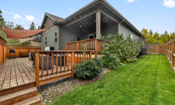 Southeast Bend House | An Epic Vacation in Beautiful Bend! Sleeps 6, Pet Friendly, Close to Old Mill