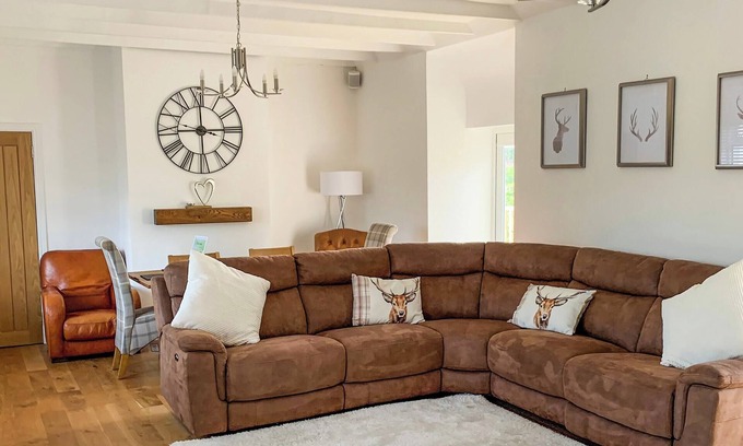 Dalry Cottage | An ideal cottage for friends and family to enjoy a relaxing break.