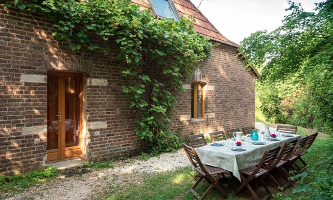 Saint Usuge House | AN OASIS WHERE TO FIND THE ESSENTIALS AND TAKE A BREAK IN CONSCIOUSNESS & IN