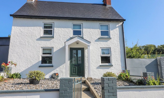 Bunclody Cottage | AN TEACH BAN, pet friendly in Bunclody, County Wexford