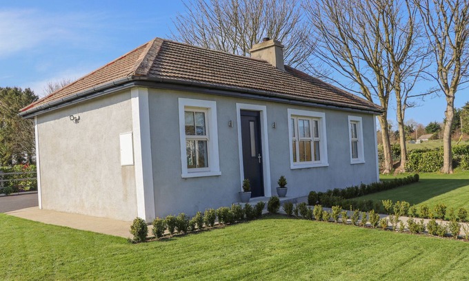 Adamstown Cottage | AN TEACHAIN, pet friendly, with a garden in Adamstown, County Wexford