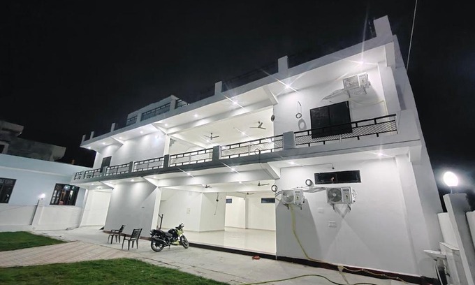 Varanasi House | ANAND BHAWAN i