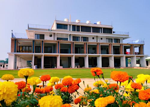 Munger Hotel | Ananda Sambhuti Eco Yoga Center