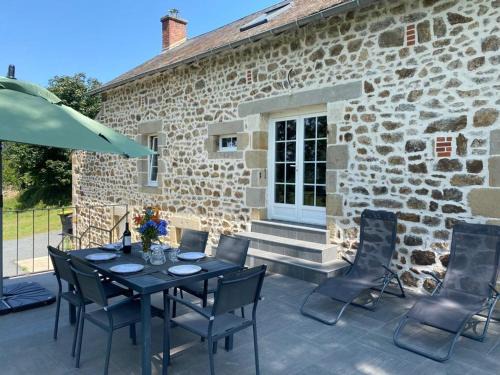 Marcillat-en-Combraille House | Ancien corps de ferme rénové avec terrasse, chauffage électrique et wifi à Marcillat-en-Combraille - FR-1-489-369