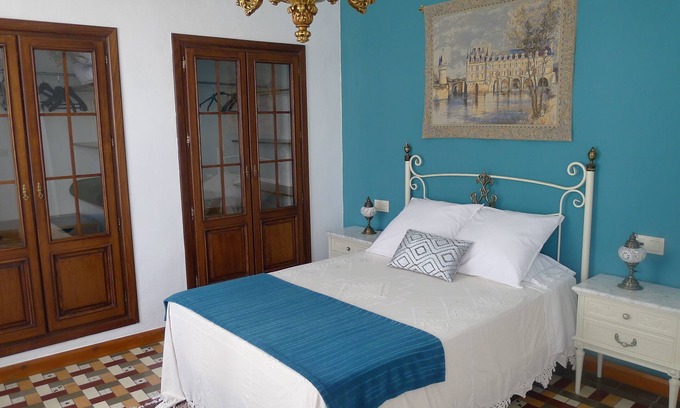 La Zubia House | Andalusian house, typical patio, solarium, to visit Granada, Alhambra, free Wifi