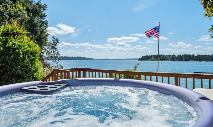 Anderson Island House | Anderson Island Luxury Beach Home. Kayak, HotTub, Paddle Board, Beachfront, View