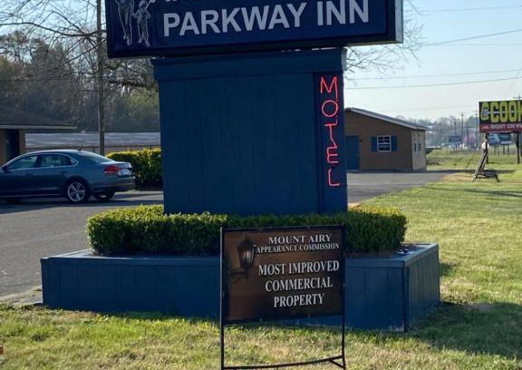 Mount Airy Hotel | Andy Griffith Parkway Inn