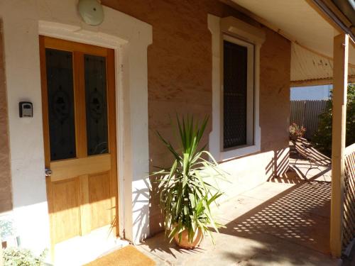 Peterborough House | Andy's Accommodation