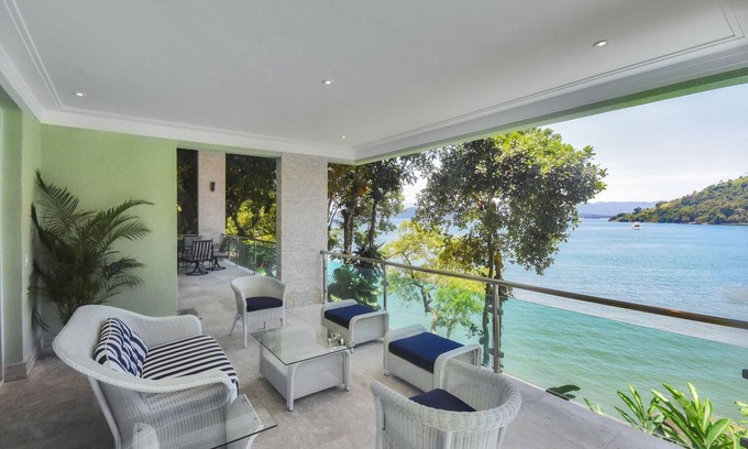 Parque das Palmeiras Villa | Ang013 - Sea front villa in Angra
