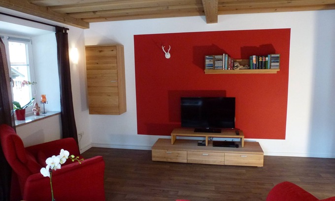 Schwob Apartment | Angelas Ferienwohnung Haus Irlinger, 110 qm, zwei separate Schlafzimmer, mit Balkon