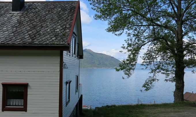 Hoyanger House | Angelhaus in Norwegen Direkt am Fjord, Motorboote mit 5 PS - 60 PS Mietbar