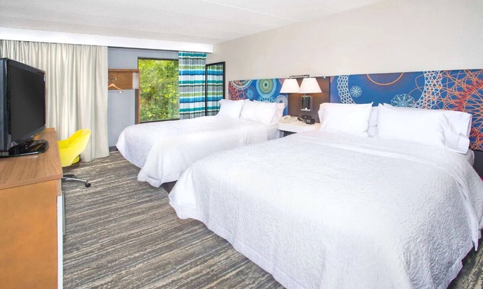 Parole Hotel | Annapolis Adventure: Room w/Outdoor Pool + Easy Access to Historic Sites