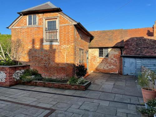 Greywell House | Annex at Southfields in idyllic Hampshire village