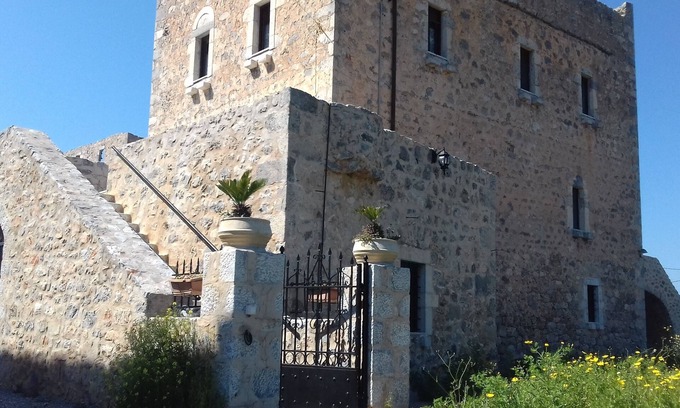 Pagkia House | Annezoula's Castle