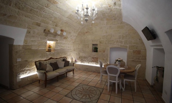 Municipio 5 Bed & Breakfast | Antica Dimora Pugliese nei Pressi Dell'aeroporto e Porto di Bari con Patio Relax