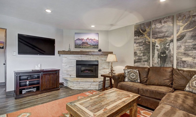 Historic District Condo | Antlers on Main Street, Steps away from Downtown and Slopes!
