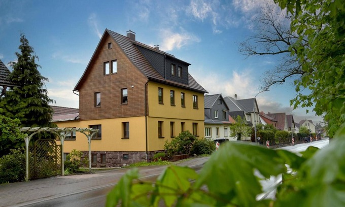 Herges Apartment | Apartment 'Erna' with Private Terrace, Private Garden and Wi-Fi