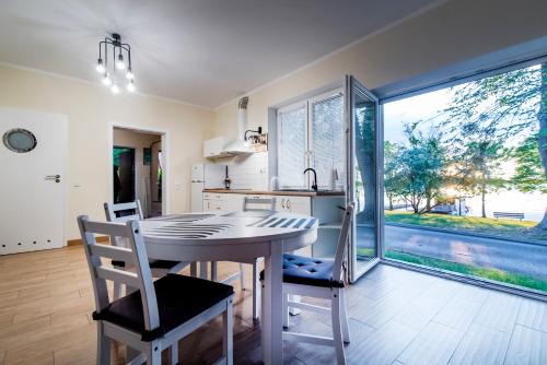 Gizycko Apartment | Apartament pod Grotem z Widokiem na Jezioro, Oczy Mazur