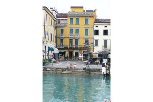 Peschiera del Garda City Centre Apartment | Aparthotel All'Orologio