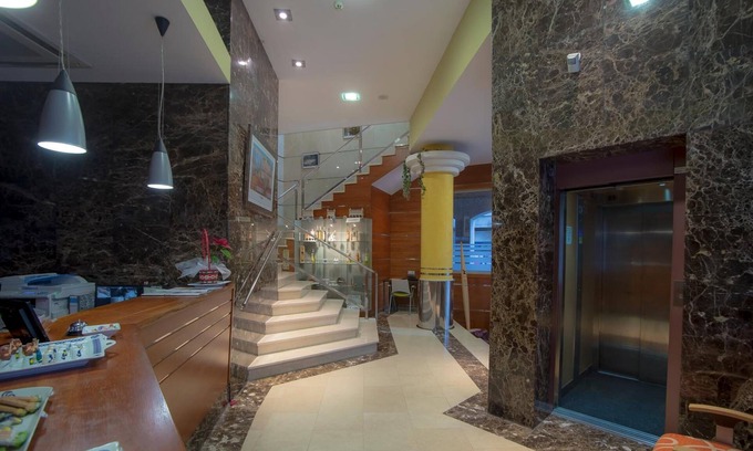 O Carballino Hotel | Aparthotel Arenteiro