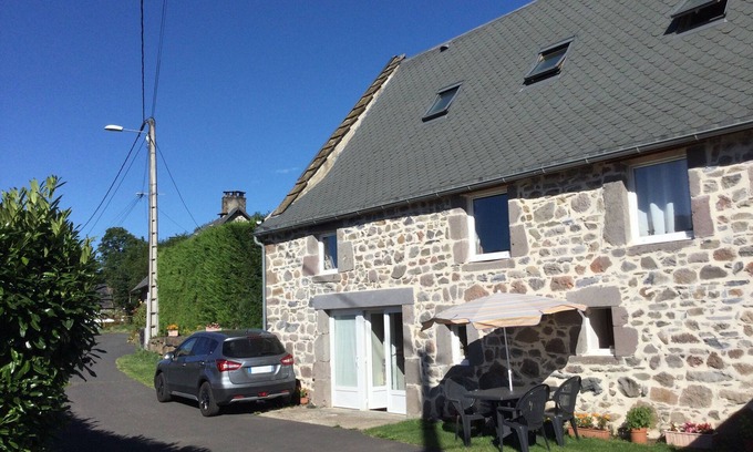 Besse-et-Saint-Anastaise House | Apartment Gîte Besse Roc de Combes rated 3* and 4.93 on another site, Auvergne