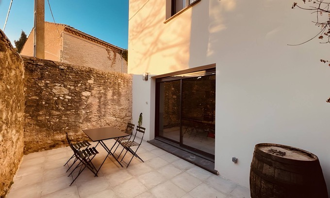 Saint-Genies-de-Fontedit Apartment | Apartment 'Le Poulailler D'alice' with Private Terrace, Wi-Fi and Air Conditioning