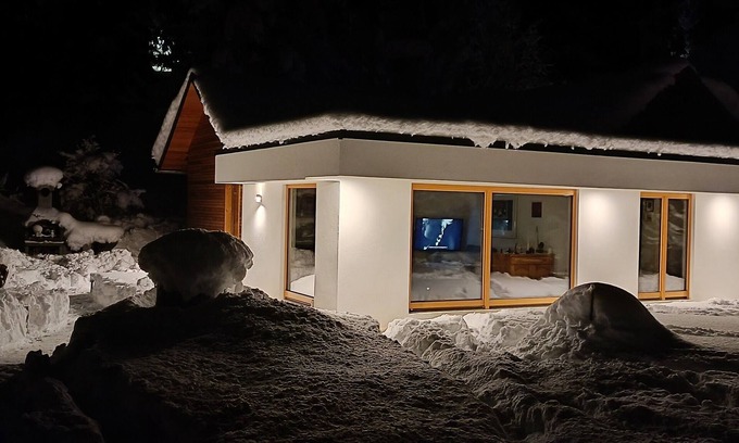 Gozd Martuljek House | Apartma čebela with Julian Alps view in the heart of nature.