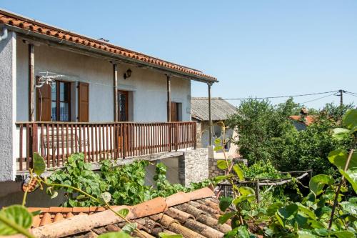 Dutovlje Apartment | Apartma Na skdnu
