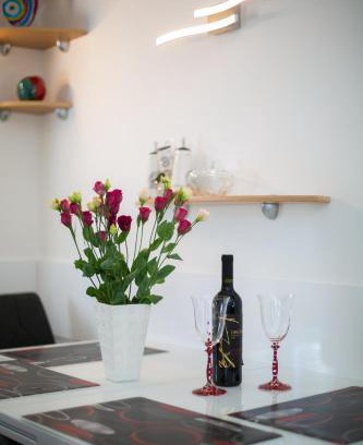 Cove Tri Zala (Zrnovo) Apartment | Apartman Dora