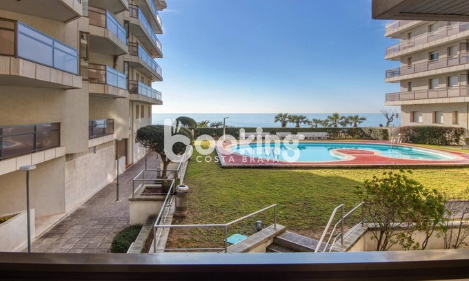 Sant Antoni de Calonge Apartment | Apartment on the seafront avenue of Sant Antoni with parking
