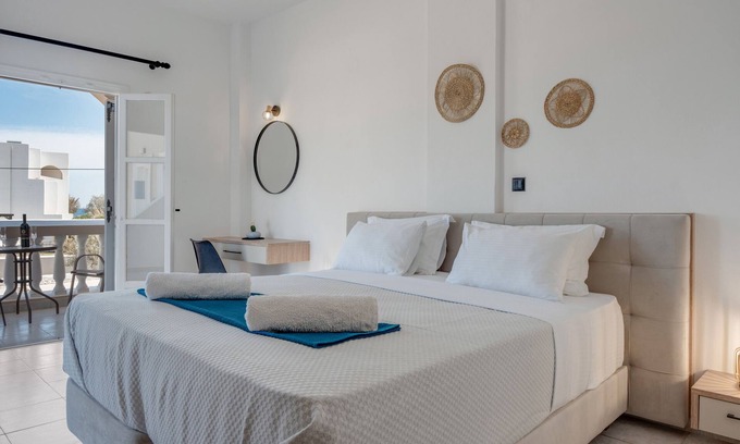 Agios Georgios House | Apartment '08 Double room Perivolos beach' with Mountain View and Air Conditioning