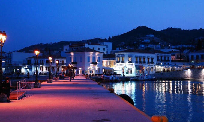 Agii Anargiri Apartment | Apartment 10 minutes from the port of Spetses.