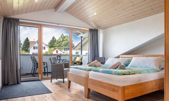 Argenbuhl Apartment | Apartment '2' with Balcony and Wi-Fi