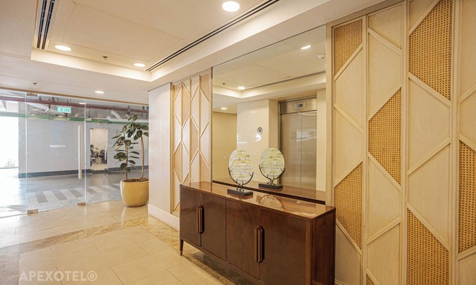Lahug Condo | Apartment 3-Bedroom Luxury with Balcony & Arrival Transfer 32 Sanson by Rockwell