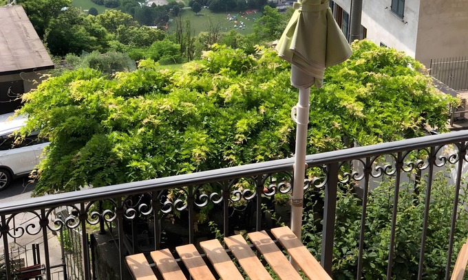 Burano Apartment | Apartment '3' with Lake View, Shared Pool and Wi-Fi