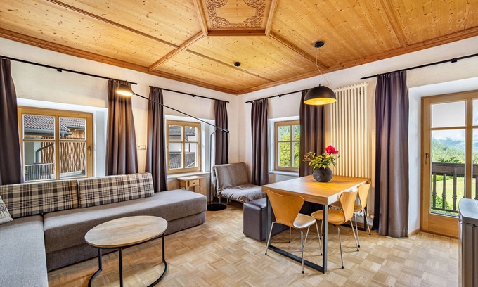 Issengo Apartment | Apartment '3' with Mountain View, Shared Pool and Wi-Fi