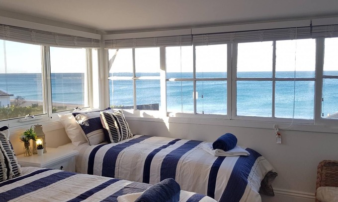 Narrabeen Apartment | Apartment 6 - The Coachhouse