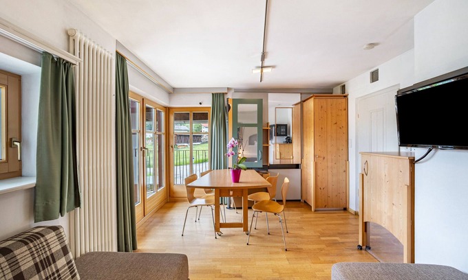 Issengo Apartment | Apartment '6' with Mountain View, Shared Pool and Wi-Fi
