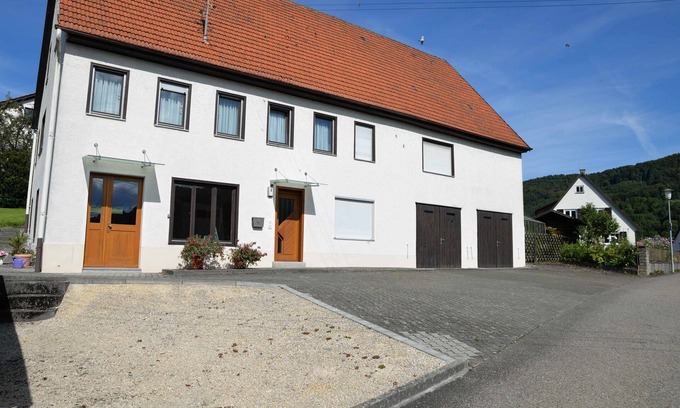 Gemarkung Laufen an der Eyach Apartment | Apartment '90 Qm' with Shared Terrace and Wi-Fi