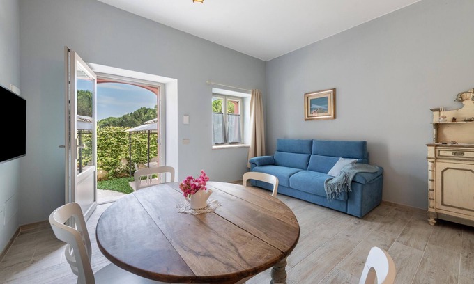 Soiano del Lago Apartment | Apartment 'Abaye 2 Pinot - Charm' with Shared Pool, Wi-Fi and Air Conditioning