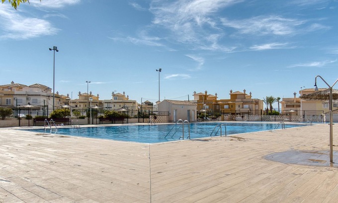 Monte Faro Apartment | Apartment 'Adosado En Gran Alacant Santa Pola' with Shared Pool and Air Conditioning