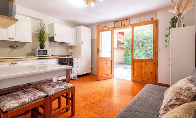 La Pietraia Apartment | Apartment 'Alghero Holiday Home Near The Beach' with Shared Garden