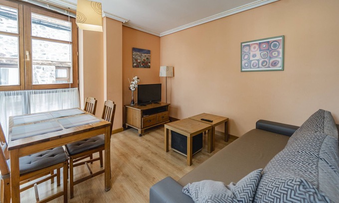 Ezcaray Apartment | Apartment 'Altuzarra' with Mountain View, Private Terrace and Wi-Fi