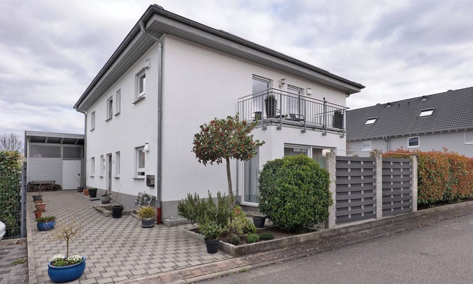 Jockgrim Apartment | Apartment 'Am Otterbach' with Balcony and Wi-Fi