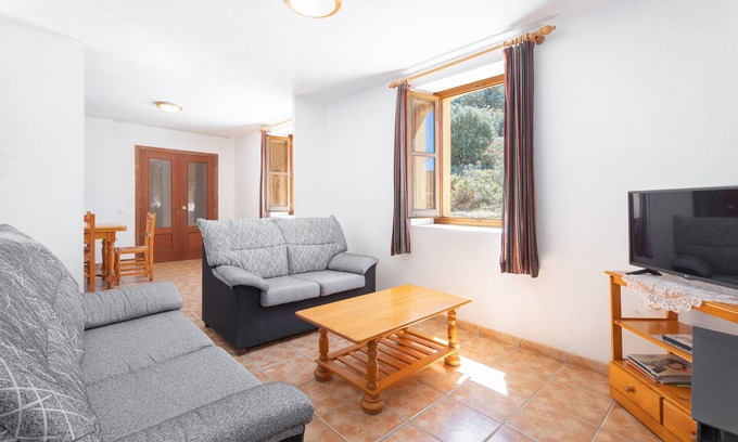 Culla Apartment | Apartment 'Antiga Escola De Molinell' with Mountain View, Private Terrace and Private Garden