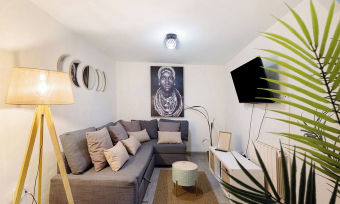 Montgat Apartment | Apartment 'Apartamento Luna' with Wi-Fi and Air Conditioning